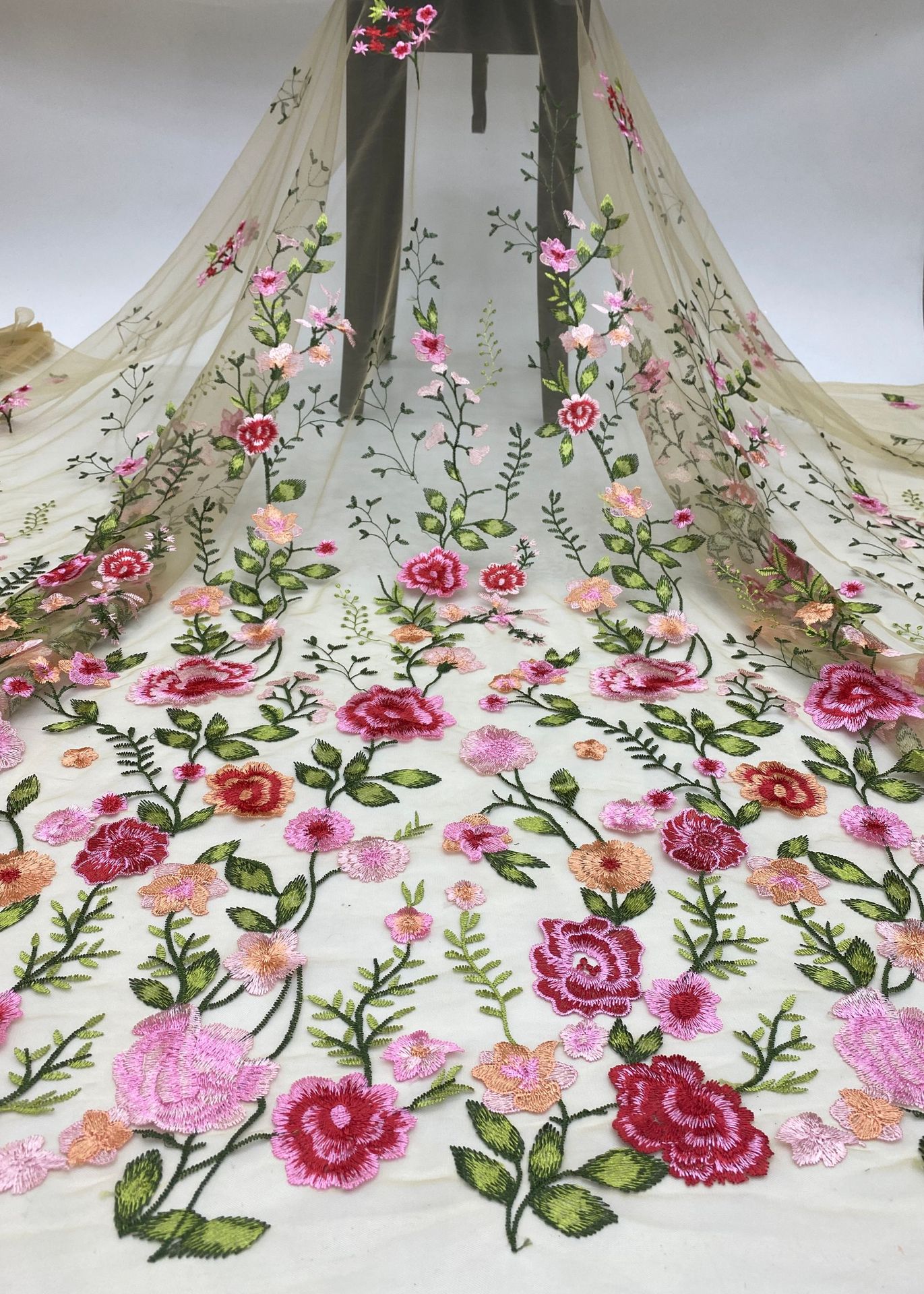 Wholesale Small Floral Embroidery Mesh Lace Tulle Fabric with Multicolor Thread 