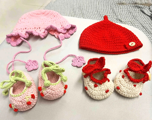 Custom crochet lace clothes, T-shirts, Tops, Swimwear, Baby hats, Pet accessories Custom crochet lace clothes, T-shirts, Tops, Swimwear, Baby hats, Pet accessories